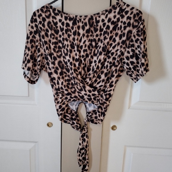 Victoria’s Secret Heavenly Cheetah Leopard Print Cropped Tie Short Sleeved Shirt - Picture 3 of 5